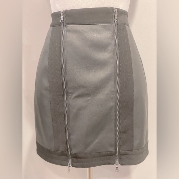 BCBG MAXAZRIA LEATHER SKIRT - Picture 2 of 5